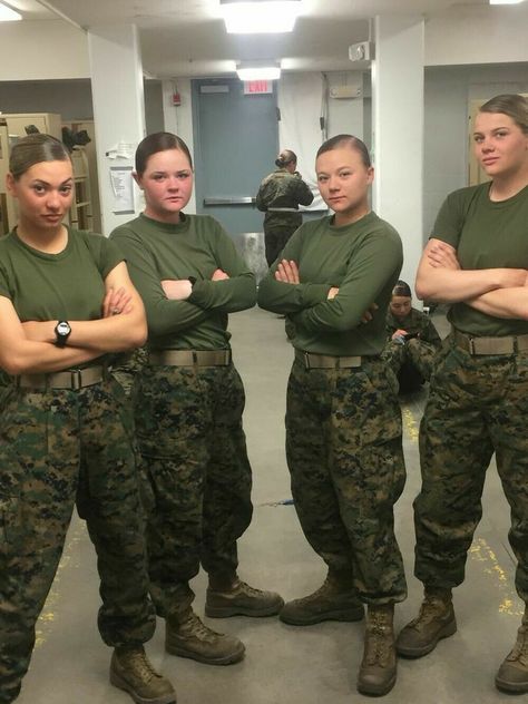 Military Girls Female Soldier, Marine Corp Aesthetic, Army Doctor Female, Army Women Female Marines, Army Aesthetic Military, Female Airman, Army Uniform Women, Army Women Soldiers, Jrotc Aesthetic