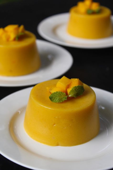 Mango Pudding Recipe, Gingerbread Cake Recipe, Vegan Pudding, Panna Cotta Recipe, Mango Pudding, Flan Recipe, Pudding Mold, Mango Puree, Caramel Topping