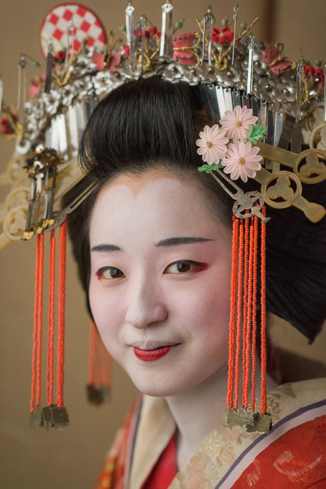 Tayu Gallery — John Paul Foster Edo Period Hairstyles, Tayuu Oiran, Period Hairstyles, Japan Hairstyle, Doll Illustration, Beautiful Geisha, Kabuki Costume, Japanese Clothes, Japan Photography