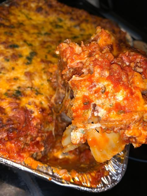 This is the best lasagna you will ever taste! It is very easy to make and can easily feed 8-10 people. If you are looking for a perfect holiday, potluck, or family gathering recipe this is it. Dinner Black People, Fall Meals Dinners Comfort Foods, Black People Recipes, Mcdonalds Aesthetic Food, Christmas Dinner Aesthetic, Black People Food Recipes, Holiday Potluck, Soul Food Dinner, Junk Food Snacks