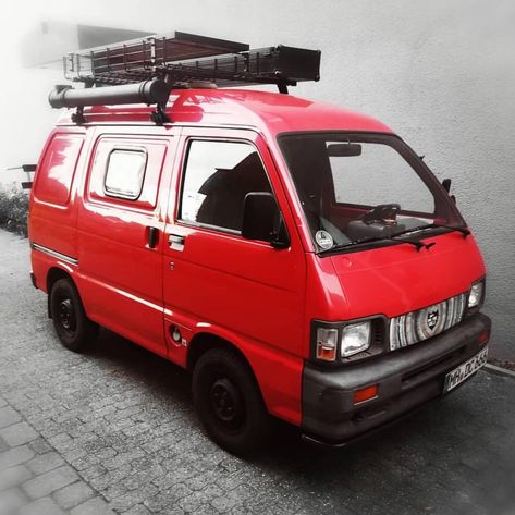 Japanese Vans on Instagram: “Such a cool Daihatsu camper build. @woodkali #japanesevans #daihatsu” Converted Camper, Kei Van, Camper Car, Mini Vans, Camper Build, Mobil Bmw, Kombi Home, Micro Camper, Kei Car