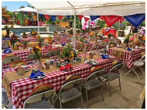 Barn Party Decorations, Backyard Birthday Party Ideas, Western Theme Party Decorating Ideas, Hoedown Throwdown, Country Western Parties, Backyard Birthday Party, Western Party Decorations, Country Themed Parties, Texas Theme