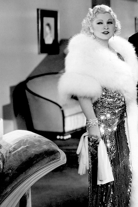 Mae West in I’m No Angel (1933) Mae West, Flapper Girl, Classic Movie Stars, Hollywood Legends, Va Va Voom, Hollywood Fashion, Blonde Bombshell, Old Hollywood Glamour, Golden Age Of Hollywood