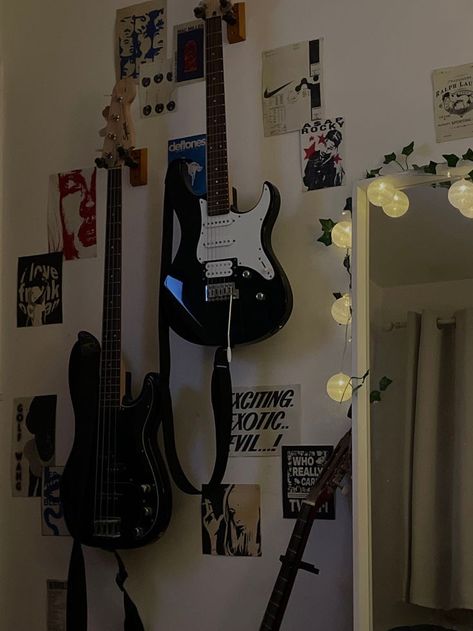 Electric Guitar Asthetics, Electric Guitar Aesthetic Pictures, Guitar Inspo Pics, Marco Core Aesthetic, Guitar On Wall Aesthetic, Electric Guitar Bedroom Aesthetic, Eletric Gutair Aesthetic Girl, Guitar Bedroom Aesthetic, Guitar Aesthetic Bedroom