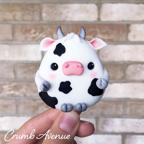 cute, cow, farm animals, cake, cupcake, fondant, gum paste, kawaii, simple, easy, sugar craft, cake decorating, sugar art, Crumb Avenue, idea, clay, inspiration Cute Cow Cake, Kawaii Cow, Fimo Kawaii, Cow Cake, Cow Cakes, Fondant Cake Topper, Fondant Animals, Cake Topper Tutorial, Polymer Clay Figures