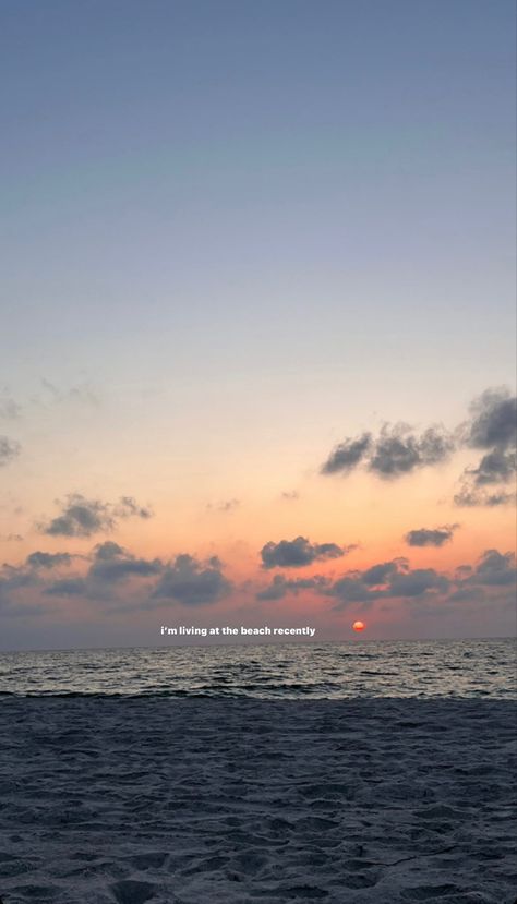 Random Click Caption, Sunset And Sea Caption, Random Clicks Caption, Beach Post Captions, Quotes Insta Story, Beach Aesthetic Quotes, Caption For Beach Photos, Beach Quotes Instagram, Caption For Sunset