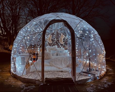 Cozy Airbnb, Garden Igloo, Romantic Winter Getaways, Geodesic Dome Homes, Wind Break, Bubble Tent, Tent Decorations, Dome Tent, Winter Getaway