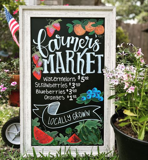 Farmers Market Display Signs, Farmers Market Fruit Display, Backyard Farmers Market, Fruit Stand Sign, Farmers Market Menu Board, Farmers Market Sign Ideas, Christmas Farmers Market Ideas, Farmers Market Photo Ideas, Farmers Market Tips