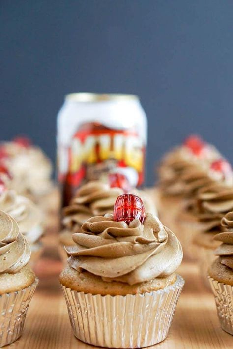 Root Beer Cupcakes, Root Beer Float Cupcakes, Rootbeer Float Cupcakes, Candy Cane Dessert, Beer Cupcakes, Banana Pudding Cupcakes, Individual Cheesecakes, Desserts Cupcakes, Desserts Christmas