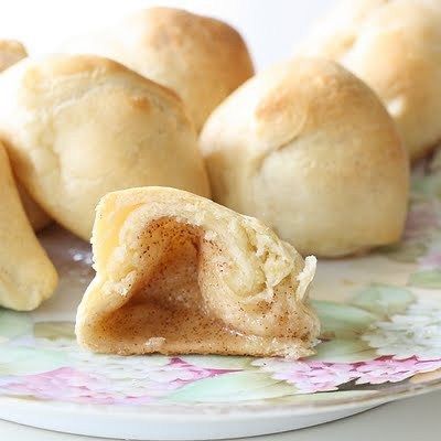 Hocus Pocus Buns, Puffs Recipes, Dump Chicken, Resurrection Rolls, Crescent Roll Recipes, Desserts Easy, Sweet Roll, Apple Cinnamon, Crescent Rolls