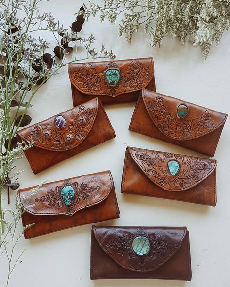 Kailani The Label on Instagram: “New wallets are now live on our site 🙊 Boho style leather and turquoise wallets. Bohemian wallet. Western accessories. Curvy Boho, Edgy Photography, Boho Wallet, Minimalist Street Style, Casual Summer Outfits For Women, Minimalist Summer, Western Accessories, Nail Art Wedding, Boho Purses