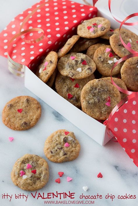 Treats To Bring To Work, Valentine Cookies Packaging, Cookies Packaging, Chicory Recipe, Date Cookies, Mini Chocolate Chip Cookies, Valentine Chocolate, Valentines Day Cookies, Valentine's Day Recipes