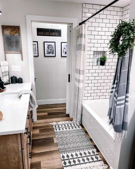 Bathroom Farmhouse Style, Farmhouse Inspiration, Modern Farmhouse Bathroom, House Bathroom, Farmhouse Bathroom, Beautiful Bathrooms, House Inspo, My Dream Home, The Bathroom