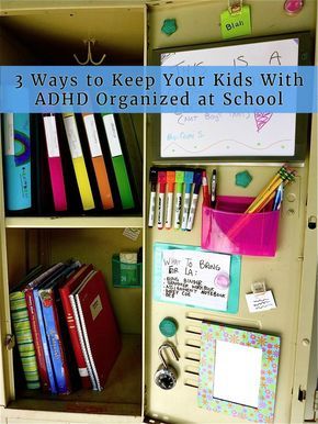 We can't be with our kids 24/7 as much as we wish we could. We can't remind them throughout the day to hand in homework, remember their textbooks, fill out their assignment pads, and remember to go to after school activities. These three simple tools will help you "be with your child all day", when you can't physically be there. School Locker Organization, Middle School Lockers, Escuela Diy, School Hacks Diy, Diy Locker, Locker Organization, Locker Decorations, High School Hacks, Theme Harry Potter