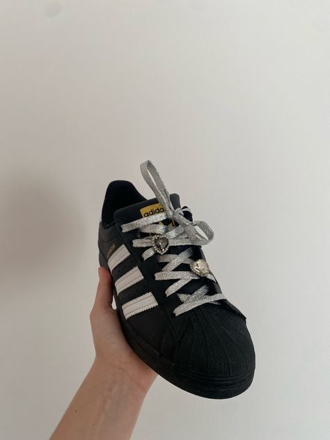 Adidas Superstar Customized, Adidas Superstar Outfit Aesthetic, Adidas Superstar Aesthetic, Adidas Custom Shoes, Custom Adidas Superstar, Adidas Custom, Adidas Superstar Outfit, Superstar Outfit, Stylish Business Casual