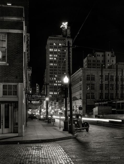 January 1942. "Night view, downtown section. Dallas, Texas." Medium format negative by Arthur Rothstein for the Office of War Information. Shorpy Historic Picture Archive Film Noir Photography, Downtown Dallas, Underworld, Source Of Inspiration, After Dark, Vintage Photography, White Photography, Ebern Designs, Digital Image