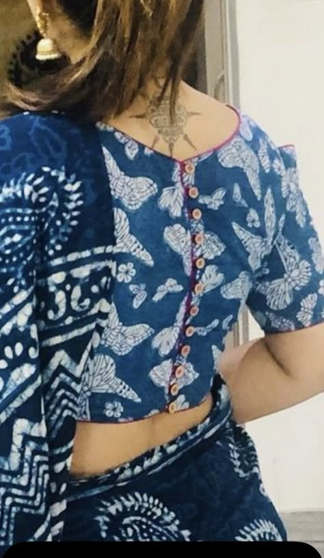 Indigo Blouse, Boat Neck Blouse Designs, Princess Cut Blouse Design, Blouse Neck Patterns, Kalamkari Blouse Designs, Simple Blouse Design, Cute Pics For Dp, Blouse Designes, Indigo Saree