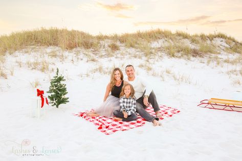 Christmas Pajama Beach Pictures, Beach Christmas Mini Session, Christmas Photos On Beach, Family Christmas Pictures On The Beach, Holiday Beach Family Photos, Christmas Beach Family Photo Ideas, Christmas On The Beach Photos, Family Beach Christmas Pictures, Beach Christmas Family Photos