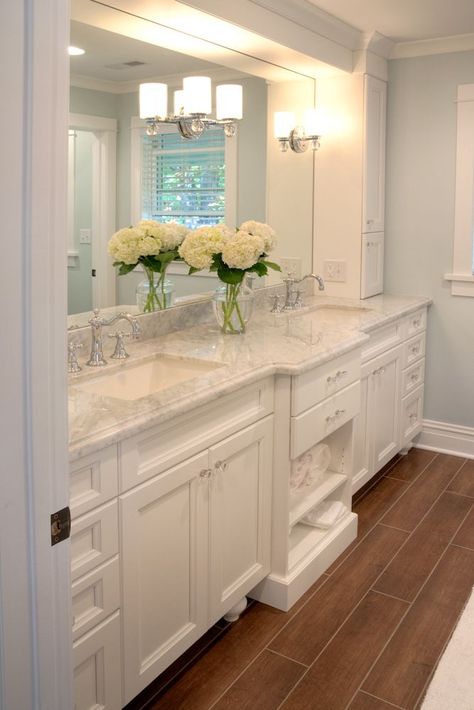 double sink marble top. love the towel storage. Classic White Bathrooms, Makeover Kamar Mandi, His And Hers Sinks, Bilik Air, Cottage Bathroom, Bad Inspiration, Master Bath Remodel, Dream Bathrooms, Bathroom Renos