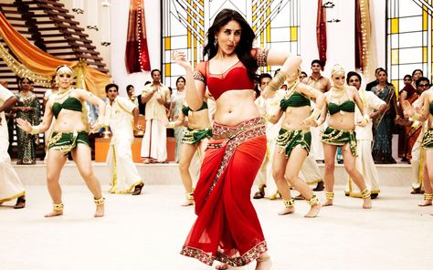 Kareena Kapoor In Ra One Chamak Challo, Kareena Kapoor Saree, Actress Wallpaper, Kareena Kapoor Khan, Movie Wallpapers, Shah Rukh Khan, Kareena Kapoor, Bollywood Songs, Shahrukh Khan