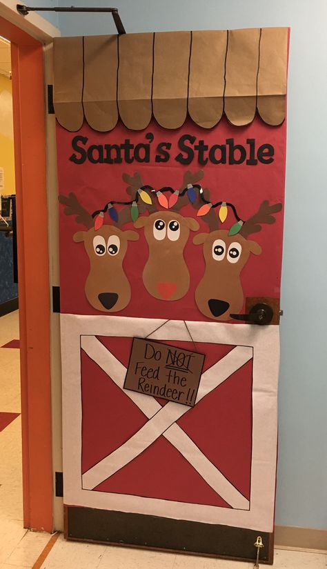 Christmas Cubicle Decorations, Diy Christmas Door Decorations, Christmas Hallway, Door Decorations Classroom Christmas, Classroom Christmas Decorations, Holiday Door Decorations, Diy Christmas Door, Christmas Door Decorating Contest, Christmas Classroom Door