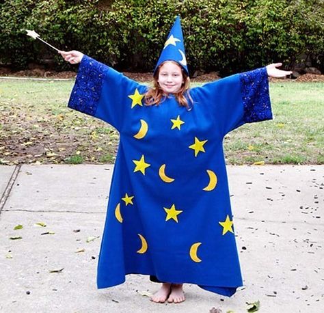 www.milfiestasinfantiles.com ideas-fiestas-infantiles como-hacer-un-disfraz-de-mago-casero-para-nino Wizard Cloak, Kids Witch Costume, Magician Costume, Wizard Costume, Witch Costumes, Circus Costume, Ice King, Toddler Halloween Costumes, Halloween 2016