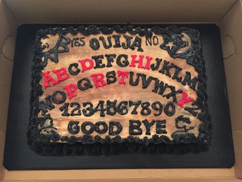 Ouija board birthday cake          ❤️🖤☠️🖤❤️ Ouija Board Birthday Cake, Ouija Board Cake, Horror Cakes, Witchy Birthday, Scary Halloween Cakes, Horror Cake, Scary Cakes, Instagram Recipes, Halloween Sweets