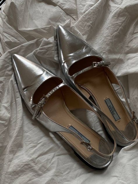 Prada x Vintage x Silver x Ballet flats Prada Ballet Flats, Metallic Flats Outfit, Metallic Flats, Flats Outfit, Other Woman, Ballet Flats, Steve Madden, Milan, Metallic Silver