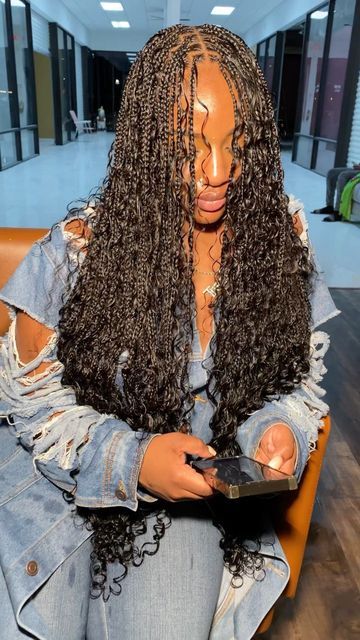 Bohieman Knotless Box Braids With Human Hair, Knotless Braids With Human Hair Curls, Bohemian Braids Brown And Black, Bohemian Braids Human Hair, Knowles’s Bohemian Braids, Knotless Box Braids Human Hair, Notlessbox Braids With Curls, Boho Knotless Braids Human Hair, Bohieman Knotless Box Braids