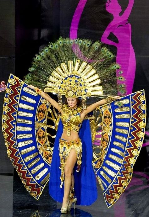 Miss Ecuador from 2013 Miss Universe National Costume Miss Universe Costumes, Country Costumes, Miss Universe National Costume, Caribbean Carnival Costumes, Miss Universe 2013, Transformer Costume, Carnival Girl, Carnaval Costume, Aztec Culture