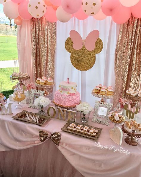 Mini Mouse 1st Birthday Decorations, Minnie Mouse Birthday Dessert Table, First Birthday Party Minnie Mouse, Minnie Mouse Birthday Candy Table, Minnie Mouse Tables, Minnie Mouse Princess Party, Boho Minnie Mouse Party Outfit, Minnie Mouse Birthday Party Table Decor, Minnie Mouse Outside Party Ideas