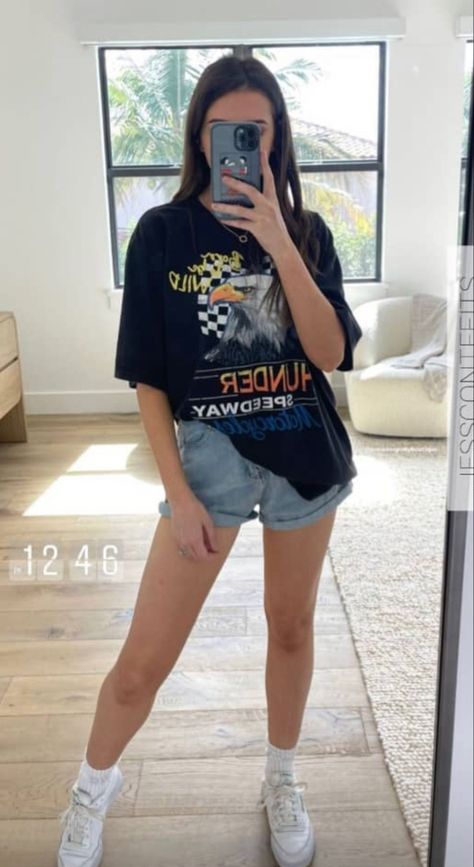 Baggy Tee And Shorts Outfit, Oversized Shirt And Jean Shorts Outfit, Oversized Tshirt Shorts, Tshirt And Shorts Outfit, Oversized Tshirt Outfit Summer, Graphic Tshirt Outfit, Tshirt And Shorts, White Crew Socks, General Aesthetic