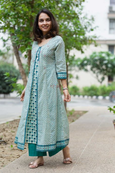 Cold Shoulder Blouse Designs, Layered Kurta, Indian Kurti Designs, Kurta Patterns, Kurta Style, Kurti Patterns, Simple Kurti Designs, Long Kurti Designs, A Line Kurta