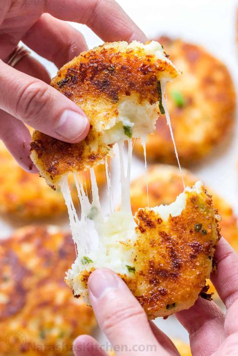 Cheesy Mashed Potato Pancakes Recipe (VIDEO) - NatashasKitchen.com Claim Jumper Potato Cakes, Cheesy Stuffed Potato Cakes, Cheesy Potato Cakes, Green Chili Cheese Potato Cakes, Cheesy Beef Stuffed Potato Cakes, Cheese Stuffed Potato Cakes, Idaho Potato Recipes, Idaho Recipes, Potatoes Cakes