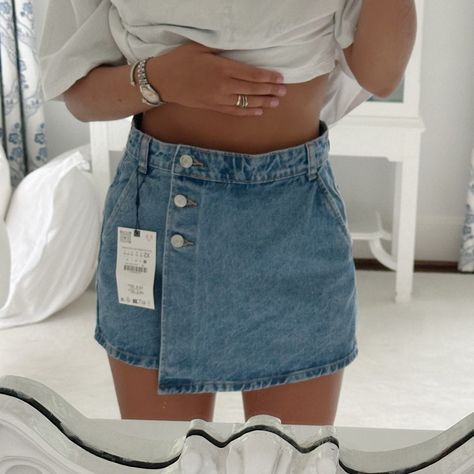 Size Xs Never Worn Runs A Little Big (I’m Usually A Size Xs/S For Reference) Jean Skirt Concert Outfit, Cute Jean Skirts, Concert Outfit Jean Skirt, Cute Jean Skirt Outfits, Outfits With Jean Skirt, Mini Jean Skirt Outfit, Zac Bryan, Zara Jean Skirt, Mini Jeans Skirt