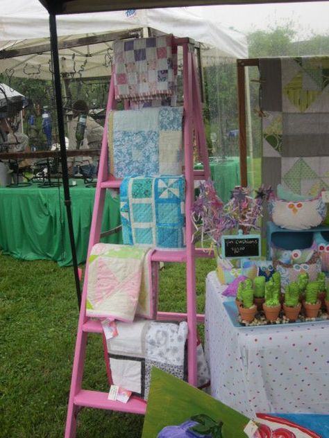 Craft Show Painting Display, Crochet Booth, Selling Quilts, Displaying Quilts, Craft Fair Table, Farmers Market Display, Craft Show Booths, Festival Booth, Strange Weather