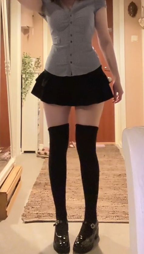 Knee High Pantyhose Outfit, Skirt Outfits Kawaii, Clean Goth Outfits Summer, Light Goth Outfits, Knee High Socks Outfit, High Socks Outfits, Sock Outfits, Eye Of The Beholder, Current Styles