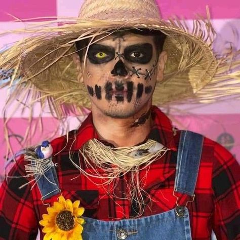 Guy Scarecrow Makeup, Diy Scary Scarecrow Costume, Male Scarecrow Makeup, Scarecrow Makeup Men, Scarecrow Face Paint, Scary Scarecrow Costume, Halloween Costumes Scarecrow, Scary Scarecrow, Scarecrow Makeup