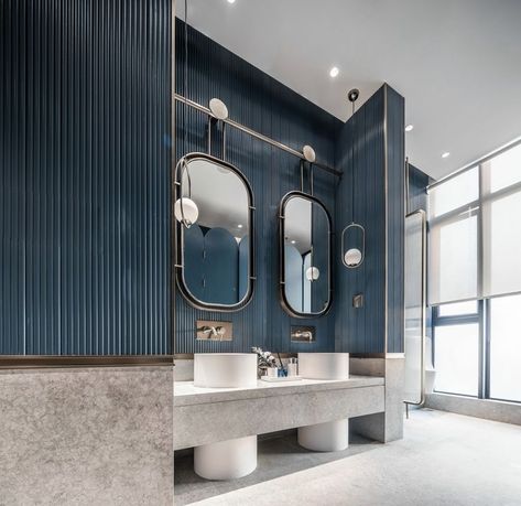 Luxury Public Bathroom, Public Toilet Interior, Blue Restroom, Bathroom Ideas Japandi, Japandi Bathroom Ideas, Glam Bathroom Ideas, Commercial Bathroom Ideas, Small Luxury Bathroom, Wooden Bathroom Mirror