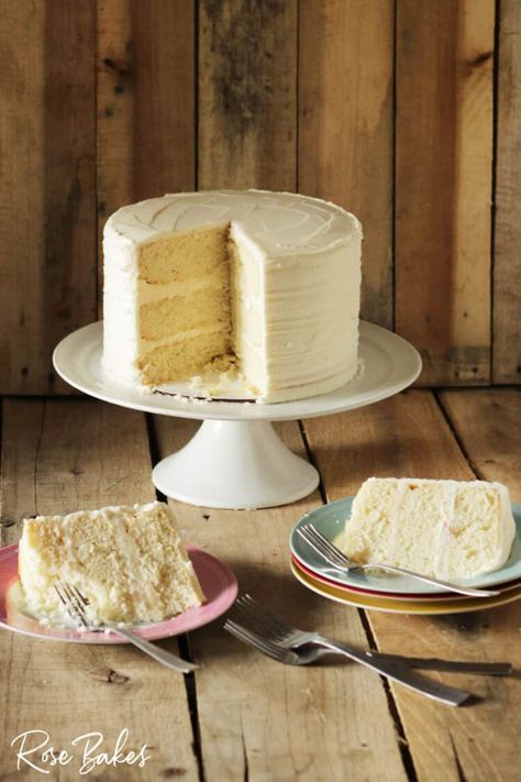 Vanilla Bean Cake Recipe (A Doctored Cake Mix Recipe) Doctored Cake Mix Recipes, Cake Mix Doctor, Doctor Cake, French Vanilla Cake, Vanilla Bean Cakes, Vanilla Bean Paste, Sour Cream Cake, Sour Cream Recipes, Torte Cupcake