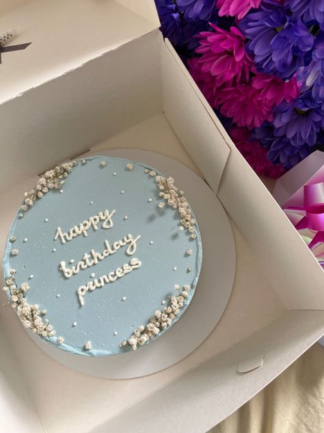 Happy Birthday Princess Cake, Simple Birthday Cake Designs, Birthday Cake Aesthetic, Round Birthday Cakes, 19th Birthday Cakes, 22nd Birthday Cakes, 14th Birthday Cakes, 15th Birthday Cakes, 17 Birthday Cake