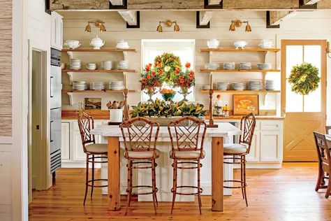 Grandma's 6 Best Cleaning Tips Of All Time James Farmer, Southern Living House Plans, Christmas Kitchen Decor, Southern Homes, Classic Kitchen, Christmas Greenery, Southern Home, Country Style Homes, Country House Decor