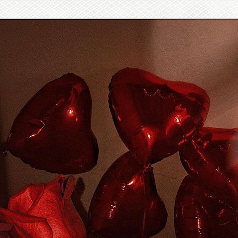 Maria♥️ on Instagram: "Love in the air♥️" Illusions Aesthetic, Sabrina Carpenter Aesthetic, Carpenter Aesthetic, Maroon Aesthetic, Cherry Lipstick, Pop Girlies, Lizzie Hearts, 2023 Love, Loving Him Was Red