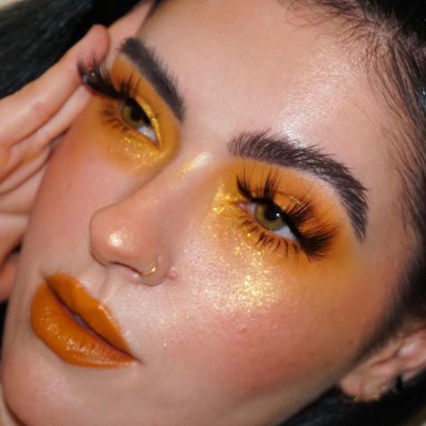 Ｊ Ｅ Ｓ Ｓ Ｉ Ｃ Ａ 🌈 on Instagram: “I had so much fun talking with @hex_des on @necromancycosmetica Instagram Live! If you want to watch us do our makeup and talk about some…” Orange Monochromatic Makeup, Monochromatic Makeup Looks, Orange Monochrome, Monochromatic Makeup, Fashion Show Makeup, Monochrome Makeup Look, Holloween Makeup, Orange Eyeshadow, Yellow Makeup