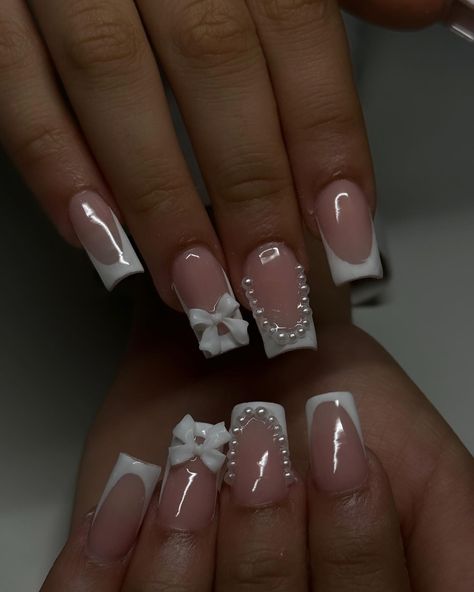 Nail Acrylic Short Ideas, Short But Cute Acrylic Nails, Girly Acrylic Nails Short Square, Short Acrylic French Tip Nails With Initials, Nails French With Design, White Short Acrylic Nails With Design, Winter Nail Inspo 2024, Nail Inspo Medium Square, White Short Nails With Designs