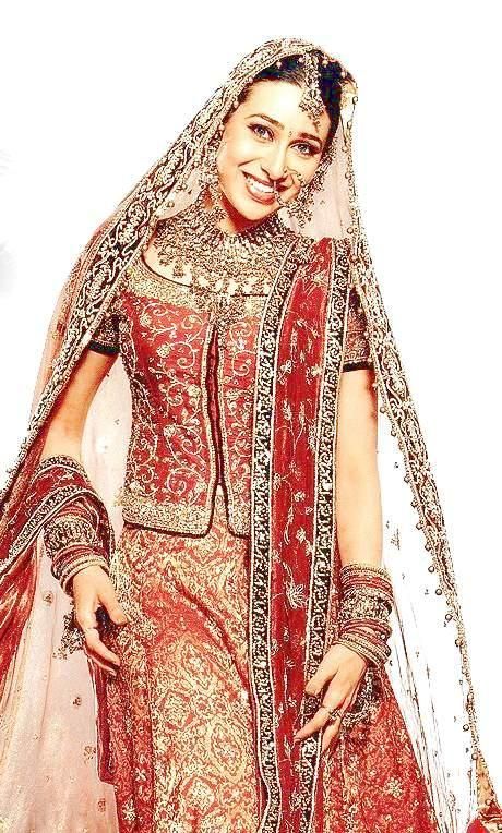 karishma kapoor wedding pic - Google zoeken 90 Bollywood, Karishma Kapoor Outfits, Phoenix Princess, Aishwarya Rai Wedding Pictures, Dulhan Bridal, 90s Bollywood Fashion, Karishma Kapoor, Bollywood Bridal, Designer Bridal Lehenga Choli