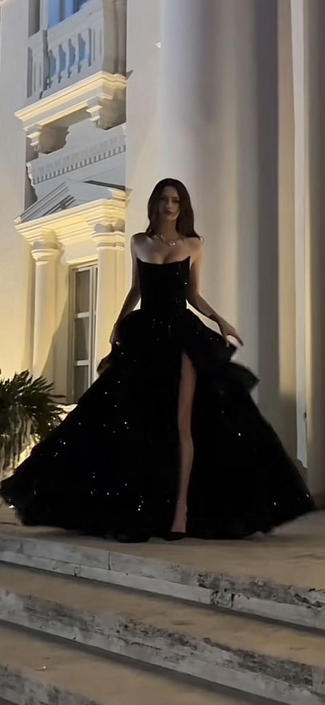 "We shouldn't be doing this." 

"I know." 

Aurelia Moore is the worl… #romance #Romance #amreading #books #wattpad Amazon Birthday Dress, Youngest Billionaire, Trajes Country, Mode Kylie Jenner, Prom Dress Inspo, Classy Prom, A Line Prom Dress, Classy Prom Dresses, Stunning Prom Dresses