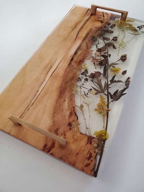 Resin Art Charcuterie Boards, Epoxy Resin Table Tray, Epoxy Vase Diy, Epoxy Wood Wall Art, Flowers In Resin Table, Resin Topped Table, Dried Flower Epoxy Table, Wood Epoxy Furniture, Epoxy Serving Board