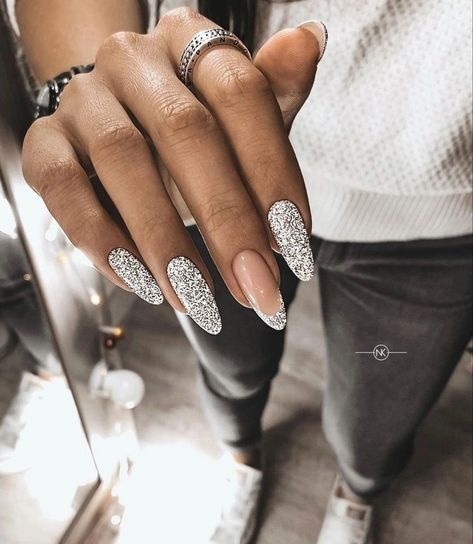 Beyonce Nails, December Nails, Black Acrylic Nails, Subtle Nails, Sparkle Nails, Shellac Nails, Sparkly Nails, Oval Nails, Fabulous Nails