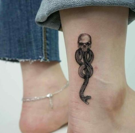 Slytherin Tattoo, Dark Mark Tattoos, Harry Tattoos, Hp Tattoo, Potter Tattoo, Mark Tattoo, Harry Potter Tattoos, Harry Potter Tattoo, Парные Тату